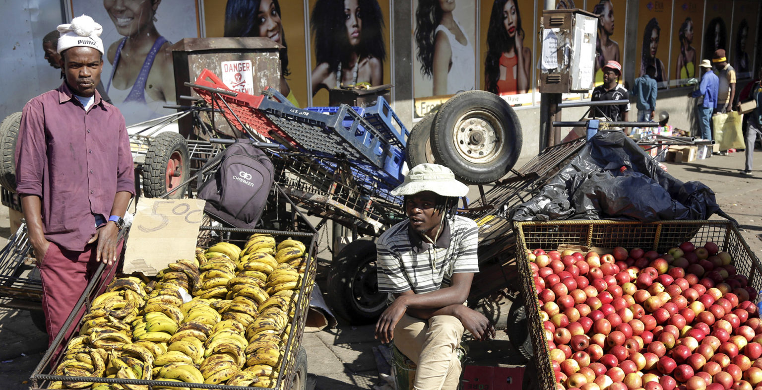 Vendors selling their fruits  (Photo: EPA-EFE/AARON UFUMELI)