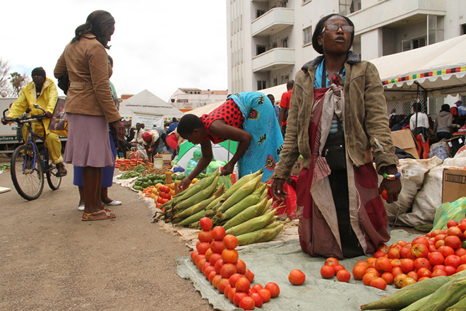 vendors-on-the-street-in-zimbabwe
